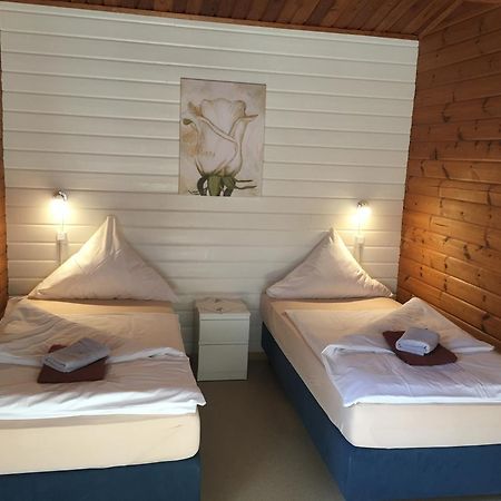 Abb Sportcenter Gaensefurth, Doppelzimmer Ohne Kueche, Standard Doppelzimmer Mit Kueche Hecklingen  Exterior foto